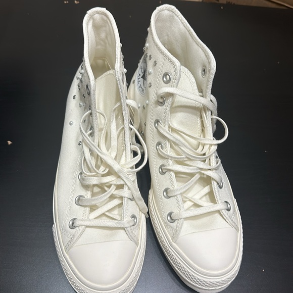 NIB! Converse platform hi top White with pearls and rhinestones. Size 9 Women - Picture 2 of 4